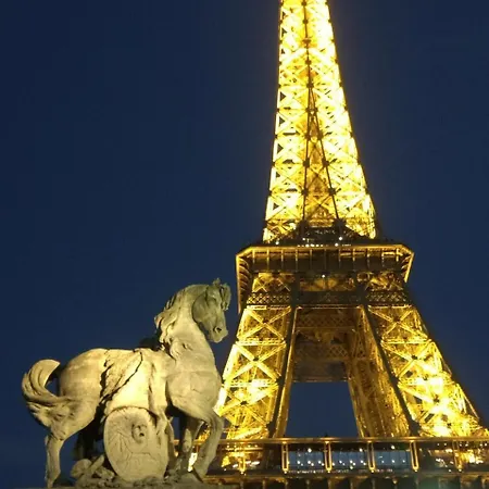 Eiffel Tower In Guest house