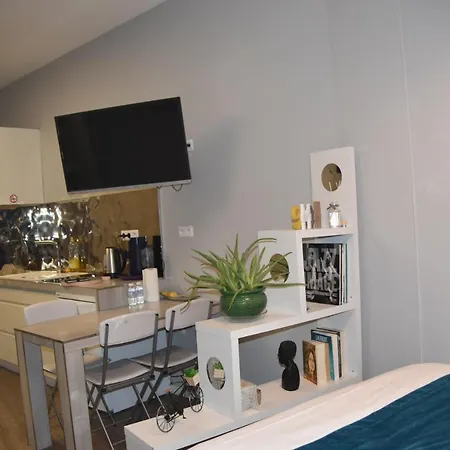 Guest house Eiffel Tower In Paris