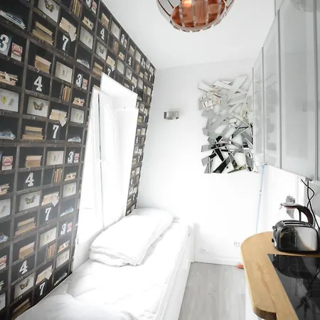 Eiffel Tower In Guest house Paris